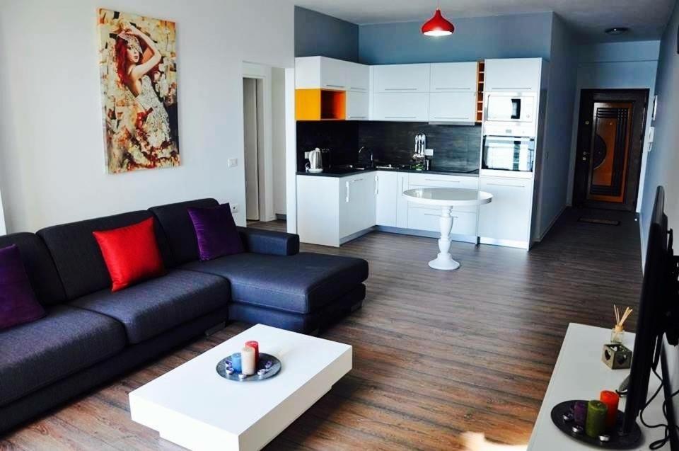 Rock Apartments Σαράντα Εξωτερικό φωτογραφία